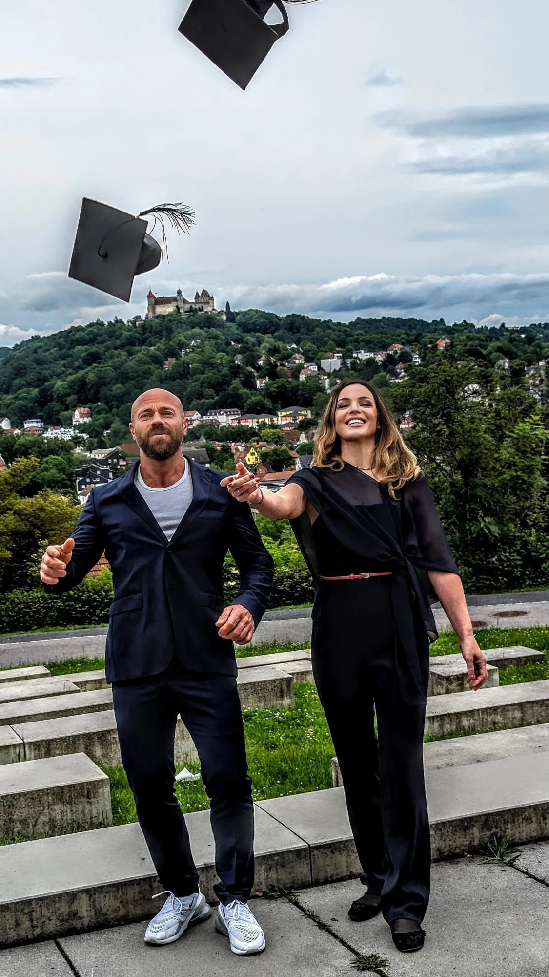 Stefan und Ludmilla König beim Bachelorabschluss in Coburg